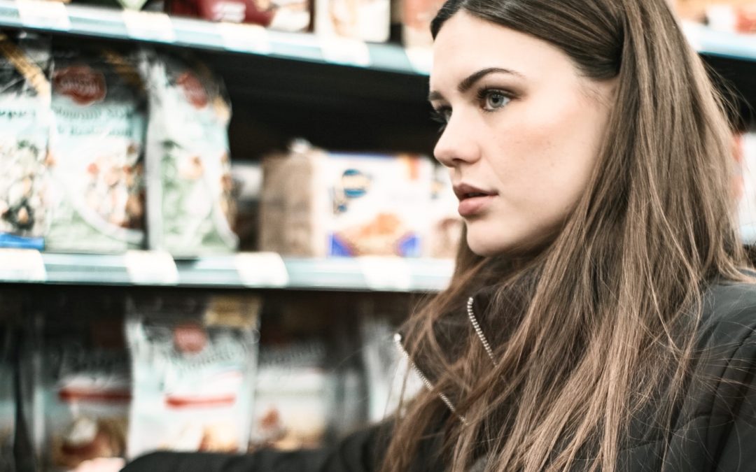 Girl in Supermarket pic
